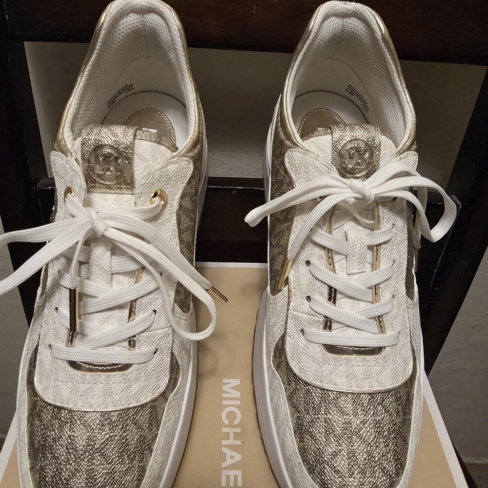 Michael Kors Muse Trainer Size 8.5 White and Gold
